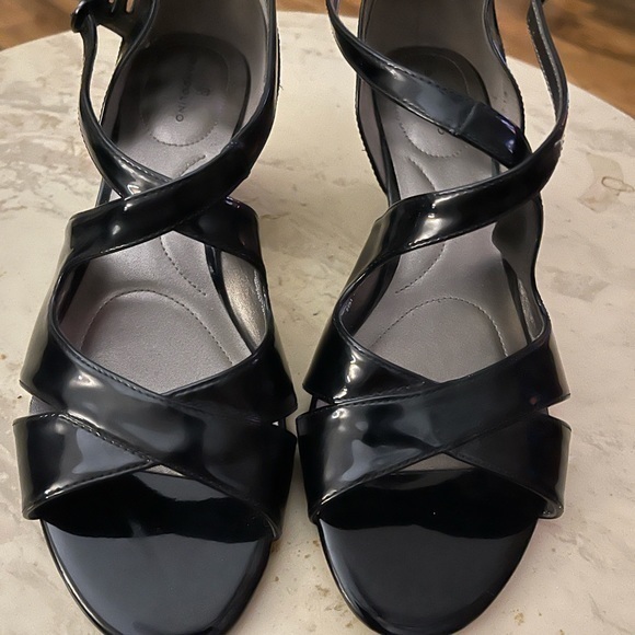 Brand New w/o Box - Bandolinos Black Patent - Size 10 - Comfort Insoles - - Picture 1 of 6